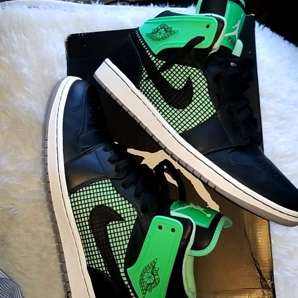 SOLD Green Glow Retro 1 Jordans